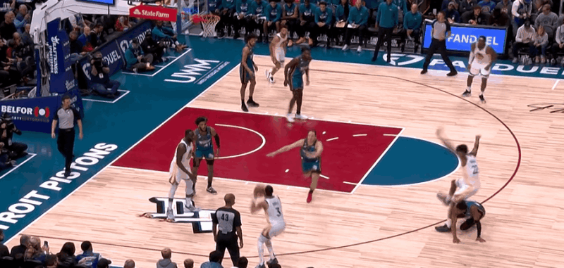 泳池派对!普尔第三节独中5记三分,单节砍下18分