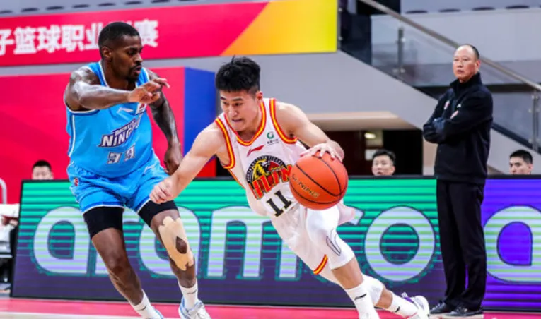 姜伟泽投篮姿势,姜伟泽扣篮