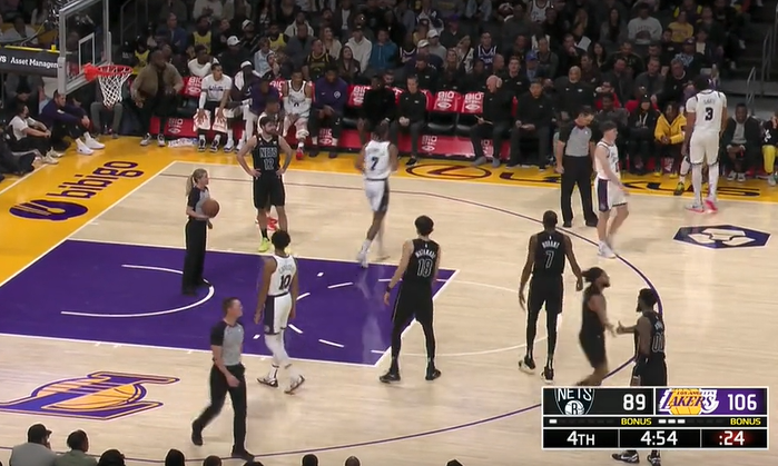 湖人第四节落后16分,湖人单节51分,湖人队第四节落后16分,湖人第二节10分