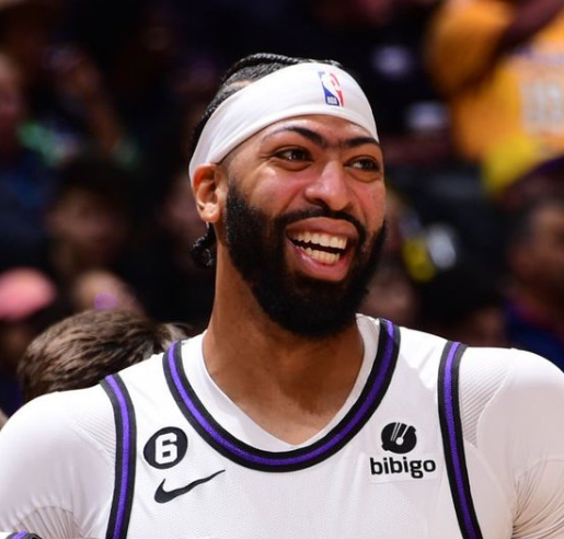 浓眉出战42分钟狂砍35分17板4助4帽