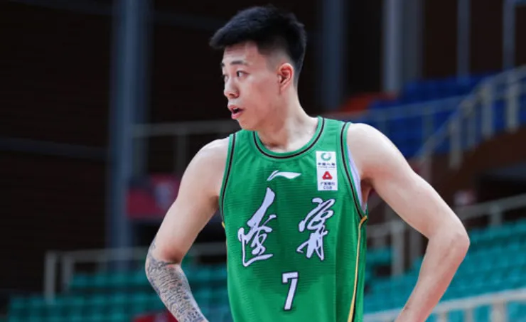 辽宁打北控郭艾伦