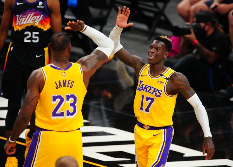 詹姆斯发快拍欢迎施罗德,后者回复三个王冠表情p:true,slid:120202524581726,queryid: