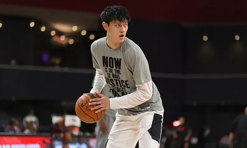 宋翔:曾凡博未随北京队出发杭州,留京继续伤病康复